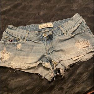 Hollister distressed jean shorts 🌞
